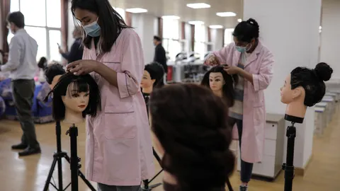 Unas alumnas de peluquería