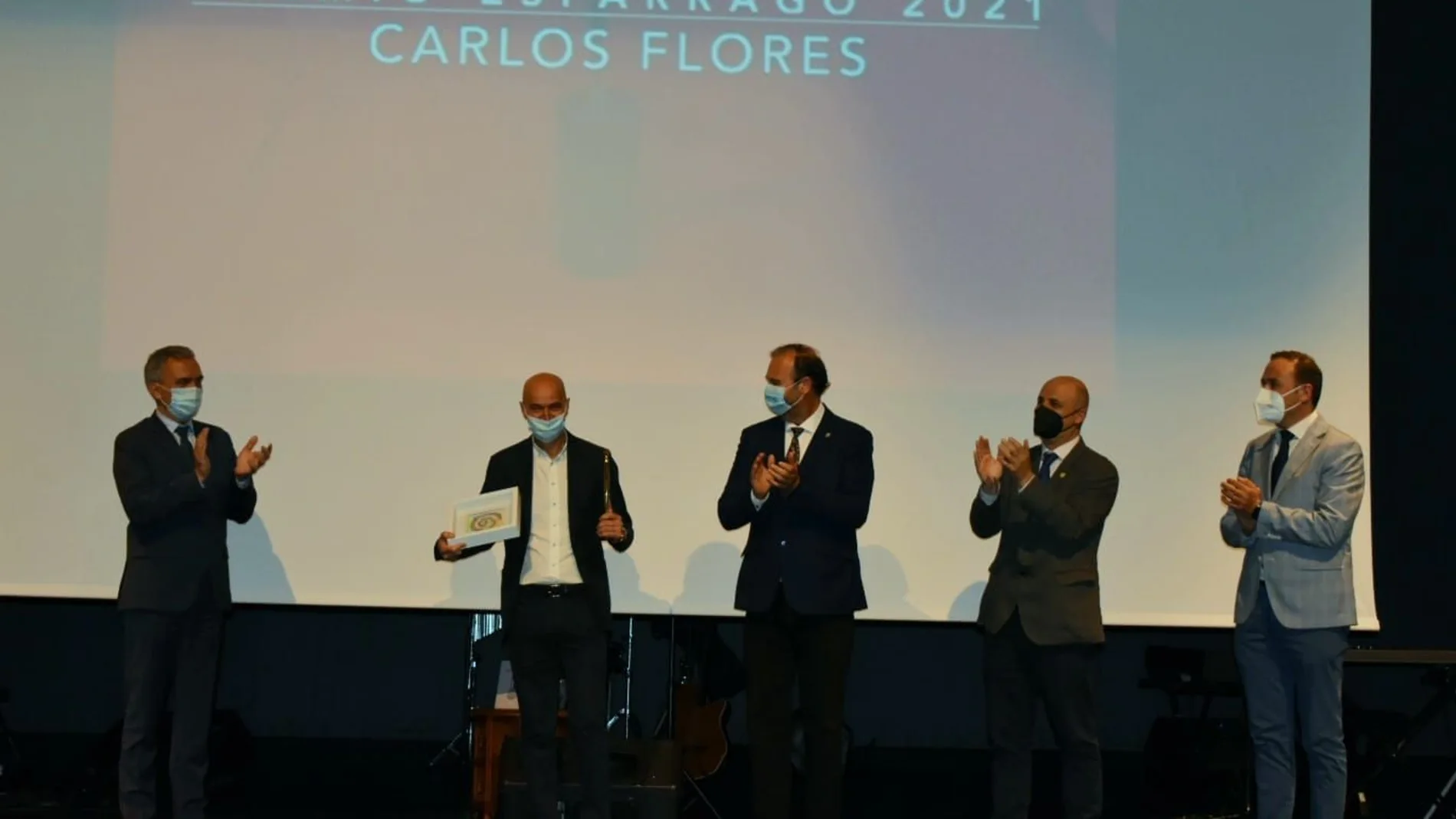 El periodista Carlos Flores recoge el Premio Espárrago, en un acto para poner en valor la importancia de los productos de calidad