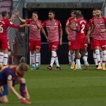 El Granada celebra uno de sus dos goles al Barcelona
