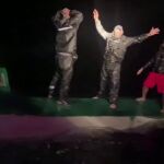 Los tres presuntos narcotraficantes en el momento de su detención