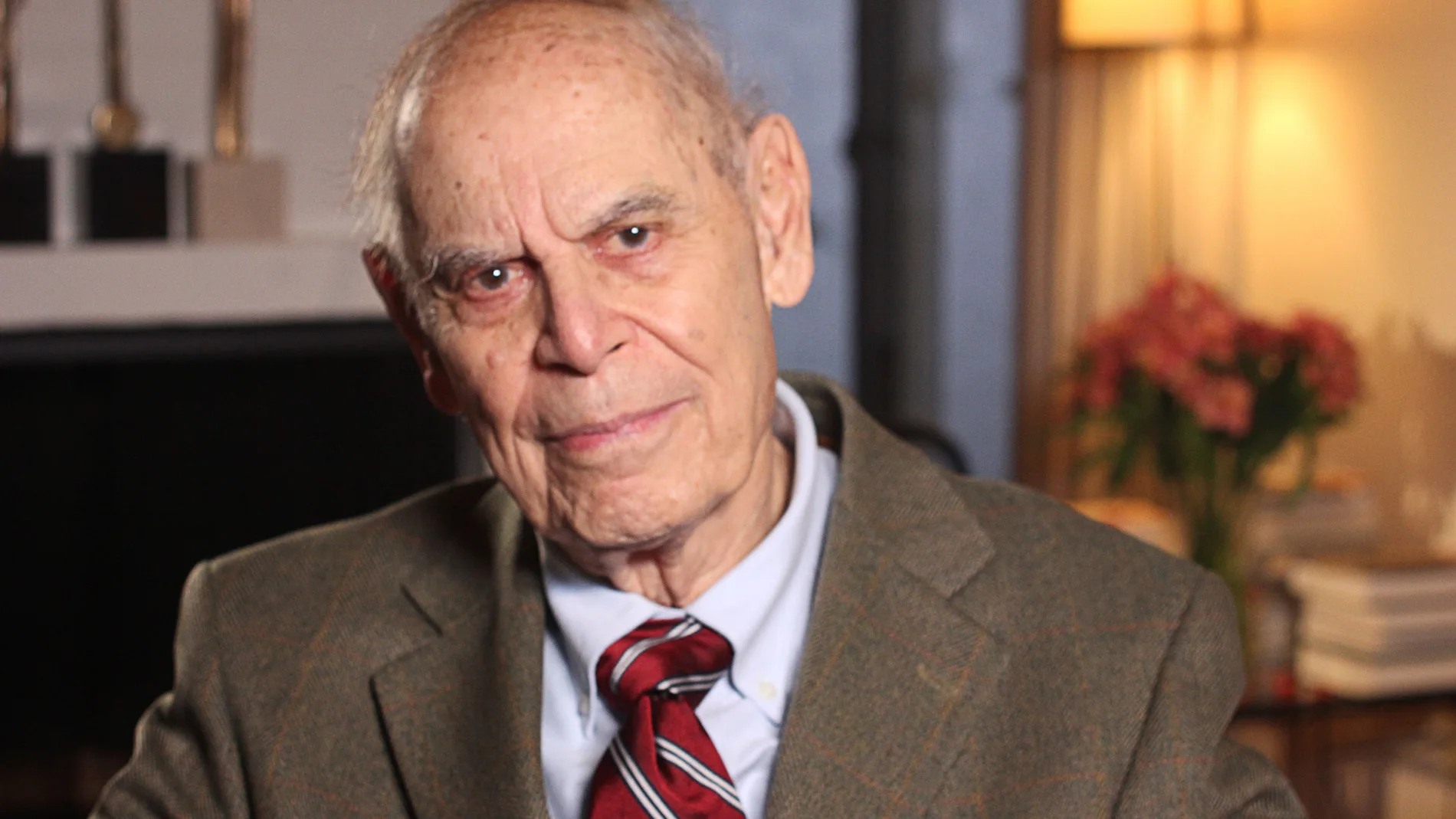 Foto facilitada del físico e historiador de la ciencia Gerald Holton. La Fundación BBVA ha concedido el premio Fronteras del Conocimiento en Humanidades al físico e historiador de la ciencia Gerald Holton por sus "contribuciones a la historia de la ciencia de los siglos XIX y XX", en las que ha mostrado "una sensibilidad especial a los contextos culturales, filosóficos, sociológicos y de diferencias de género".EFE/Fundación BBVA SOLO USO EDITORIAL/SOLO DISPONIBLE PARA ILUSTRAR LA NOTICIA QUE ACOMPAÑA (CRÉDITO OBLIGATORIO)