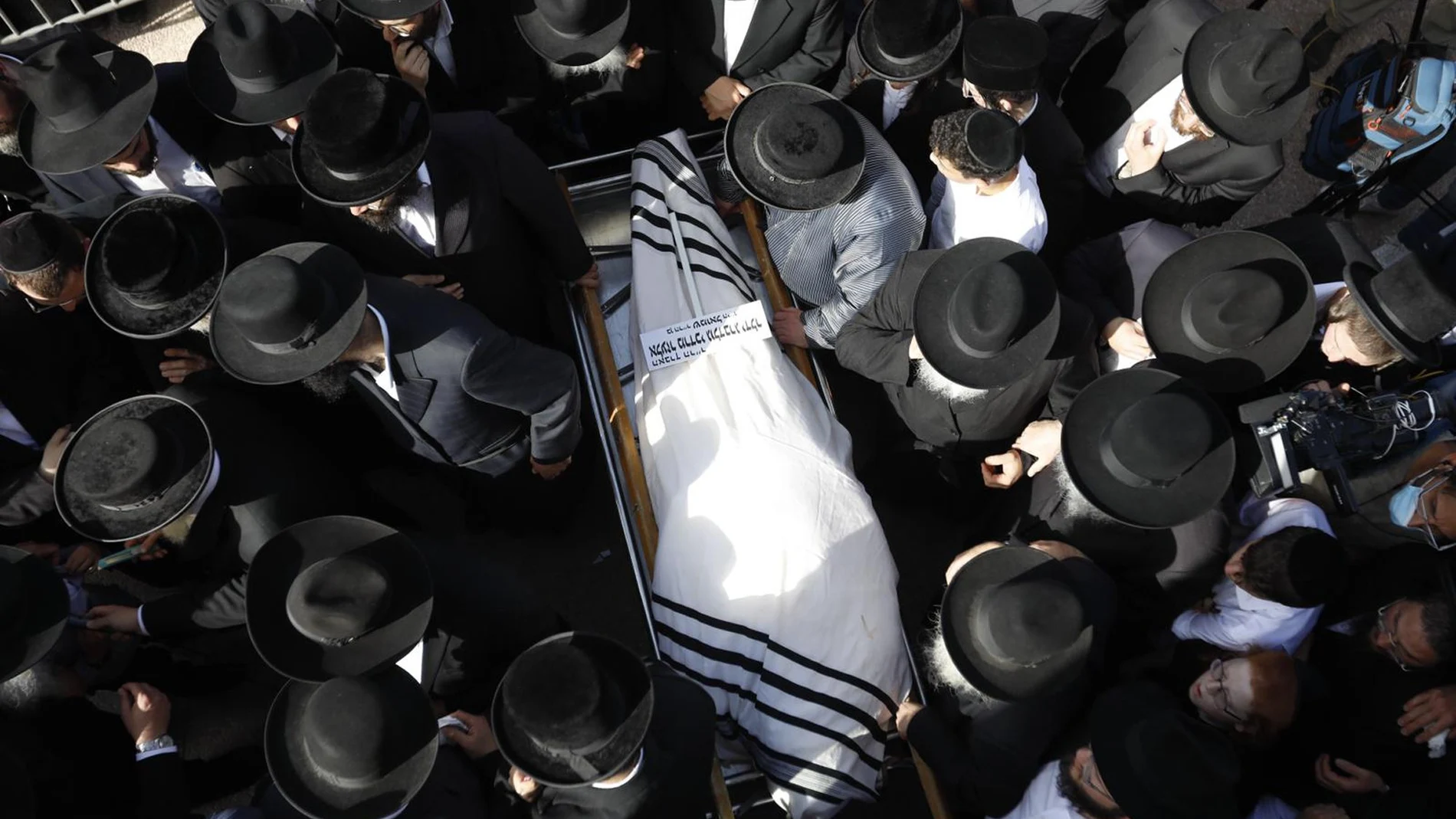 Funeral del rabino Eliezer Goldberg, que ha muerto en la estampida de Lag BaOmer esta madrugada en el Monte Merón