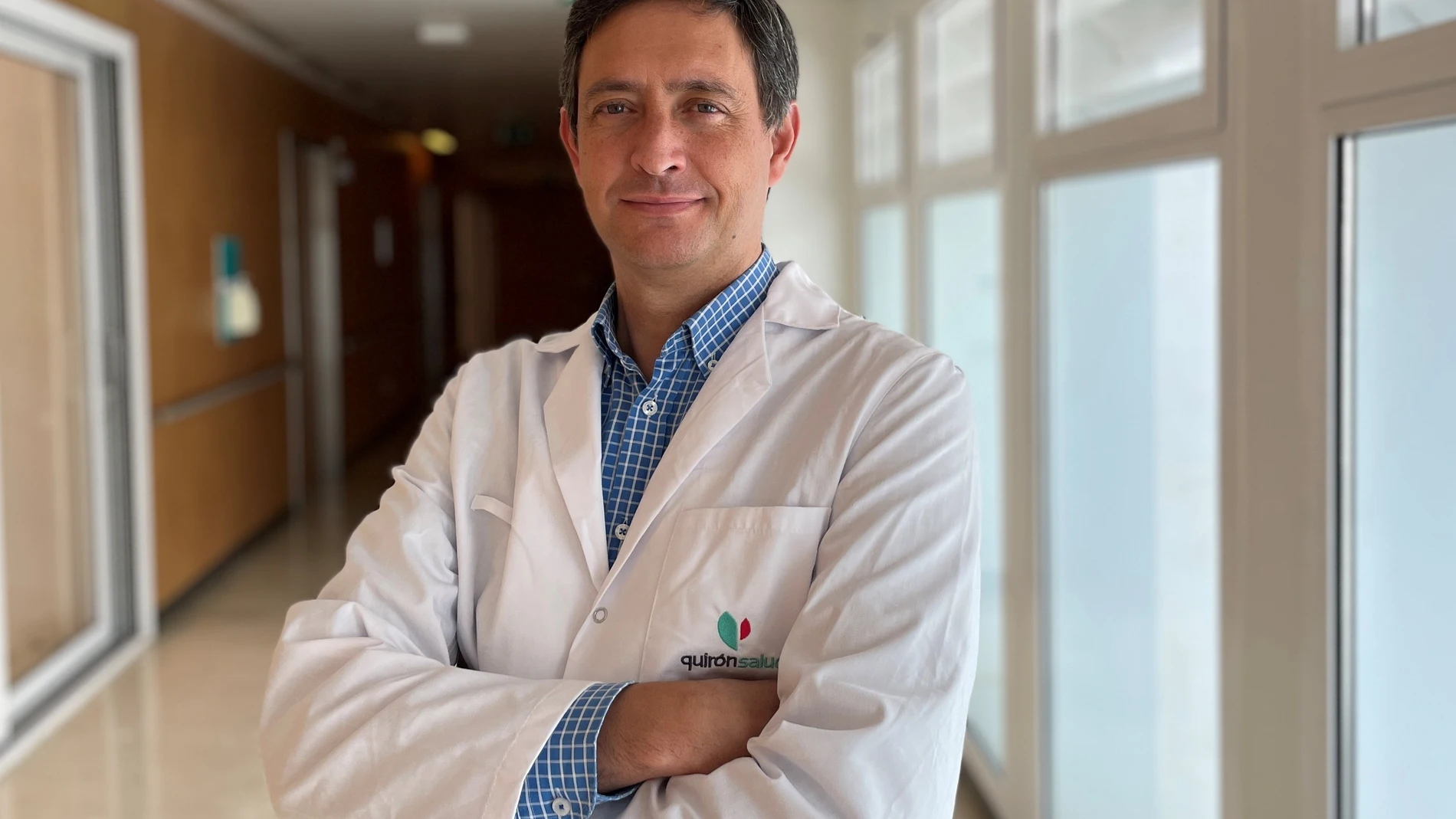 El doctor Domingo Ventura, anestesiólogo de la Unidad del Dolor del Hospital Quirónsalud Infanta Luisa de Sevilla