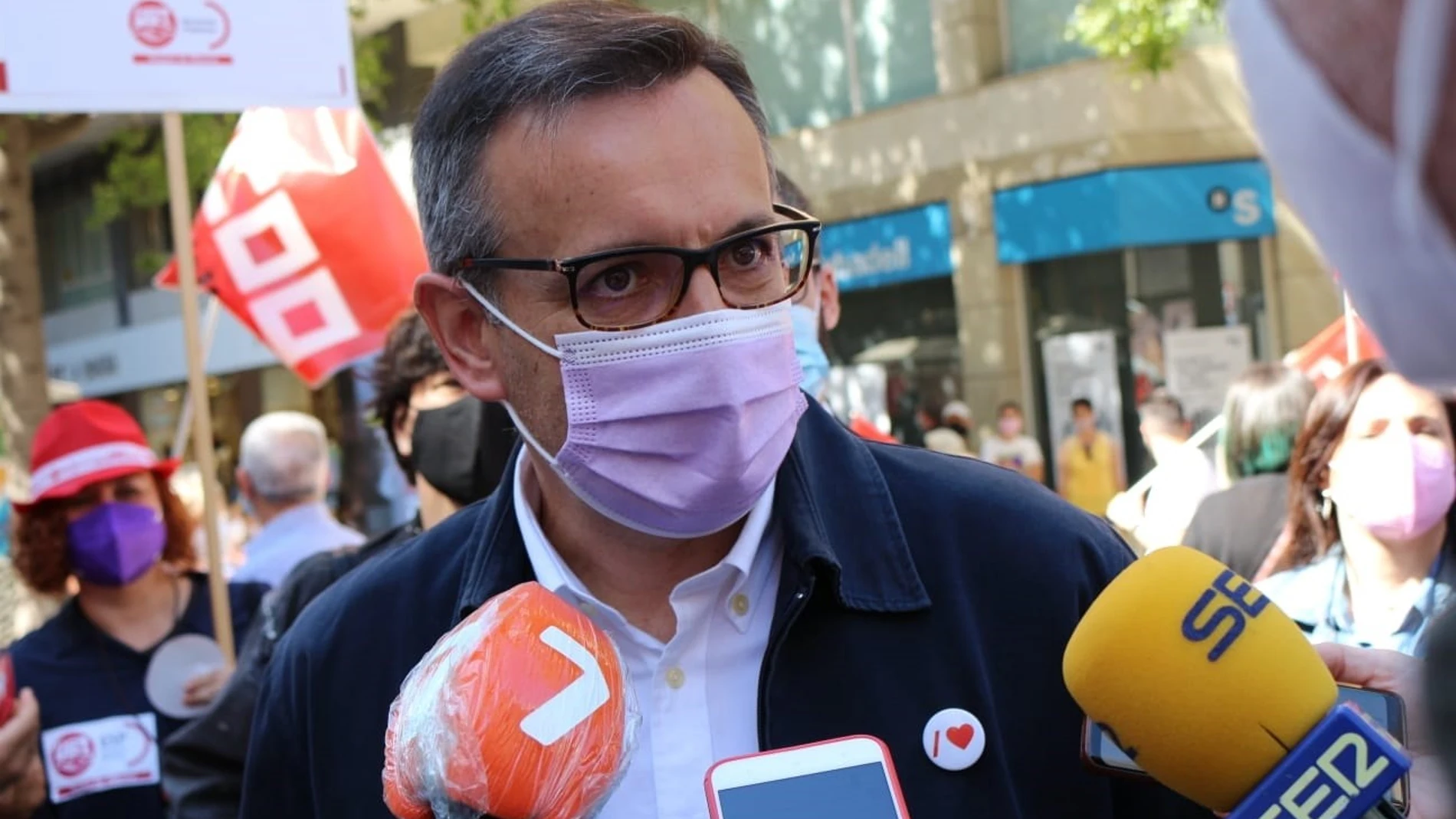 El secretario general del PSRM y portavoz del Grupo Parlamentario Socialista, Diego Conesa, en la manifestación del Primero de mayoPSRM-PSOE