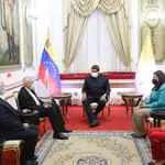 Nicolas Maduro en la reunión con el Nuncio Algo Giordano y el cardenal Baltazar Porras