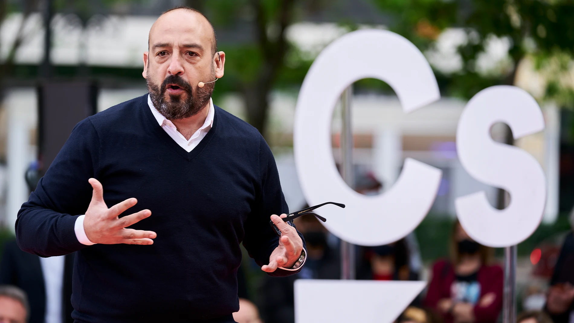 El eurodiputado Jordi Cañas durante un acto electoral en la Plaza de Chamberí