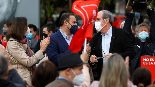 El candidato a la presidencia de la Comunidad de Madrid por el PSOE, Ángel Gabilondo, acompañado por los ministros José Luis Ábalos y Reyes Maroto, en campaña