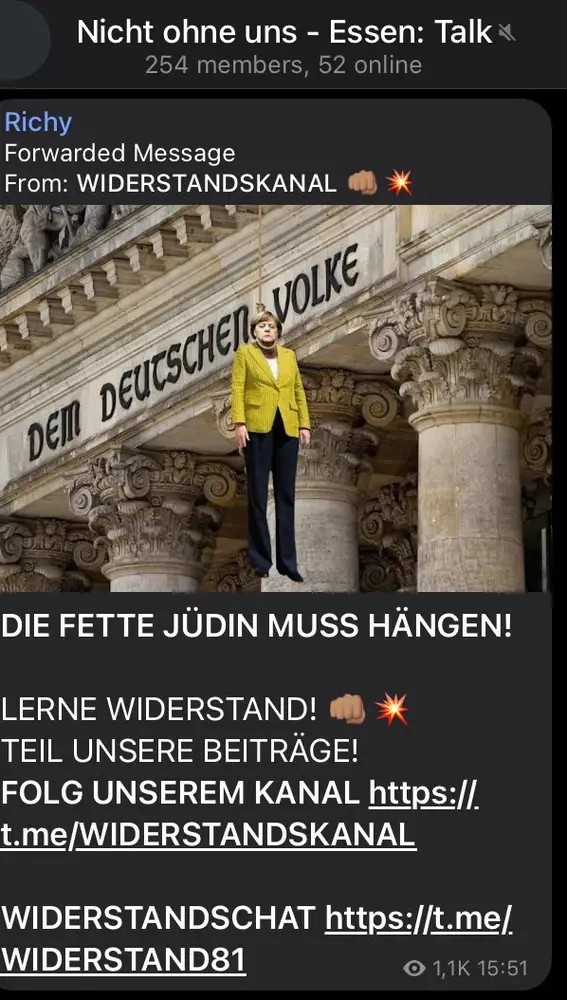 Captura de pantalla de un chat de Telegram de negacionistas con la canciller Angela Merkel colgada de una horca y el mensaje “Hay que colgar a la gorda judía”.