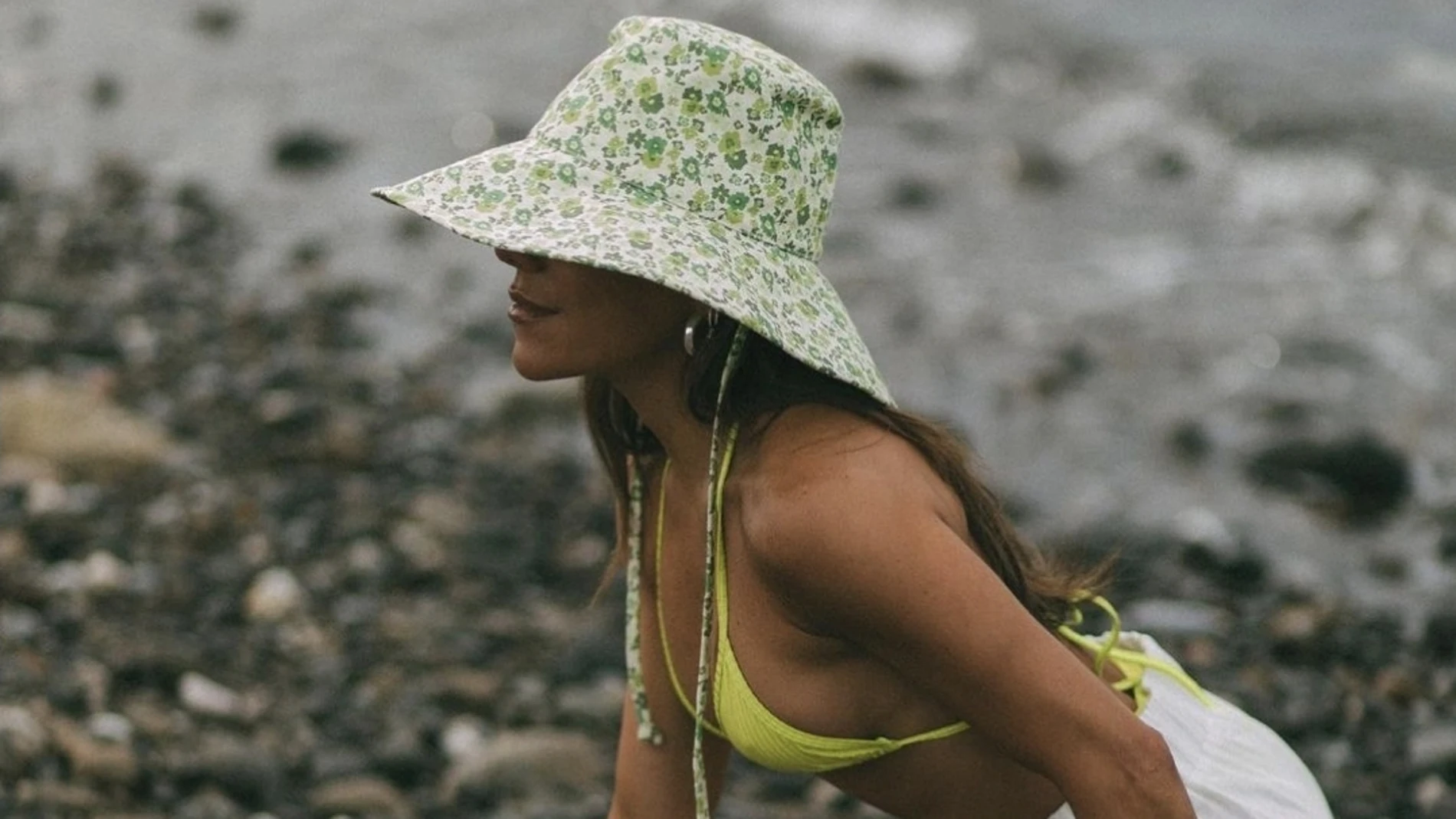 Paula Ordovás con bikini verde de My peep toes. Instagram @paulaordovas