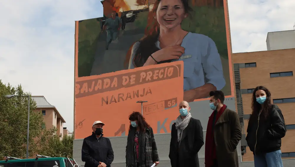 La concejala Ana Redondo visita uno de los espacios de la ciudad que estrena mural