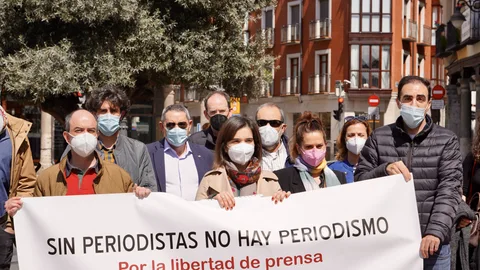 Concentración de periodistas en la Plaza Fuente Dorada de Valladolid con motivo del Día de la Libertad de prensa