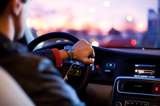 Un 22% de los conductores participa en reuniones de trabajo mientras está al volante