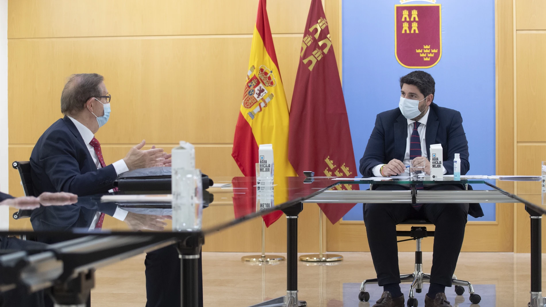 El jefe del Ejecutivo regional, Fernando López Miras, reunido con el presidente de Ferrmed, Joan Amorós