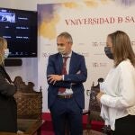 El rector de la Universidad de Salamanca, Ricardo Rivero, presenta el programa de investigación 'Usal4excellence' para la incorporación de científicos de excelencia en el Estudio salmantino. En la imagen junto a Blanca Ares, directora General de Universidades e Investigación de la JCYL (I) y Susana Pérez, vicerrectora de Investigación y Transferencia