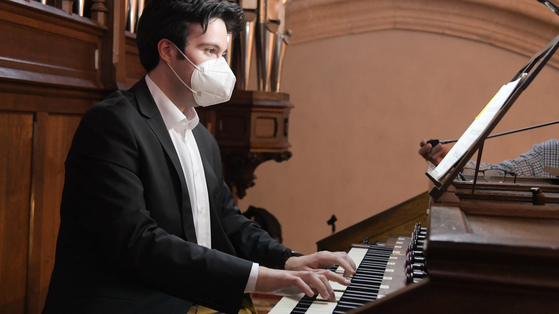 Concierto del organista Víctor Baena, ganador del premio a la mejor interpretación de música antigua española en el Concurso Nacional de Órgano Francisco Salinas