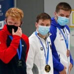 Tokyo (Japan), 06/05/2021.- Martin Wolfram (C) of Germany is flanked by silver medalist James Heatly (L) of Britain and bronze medalist Alexis Jandard (R) of France on podium after winning the men's 3m springboard final of the FINA Diving World Cup 2021 at Tokyo Aquatics Center in Tokyo, Japan, 06 May 2021. (Francia, Alemania, Japón, Reino Unido, Tokio) EFE/EPA/KIMIMASA MAYAMA