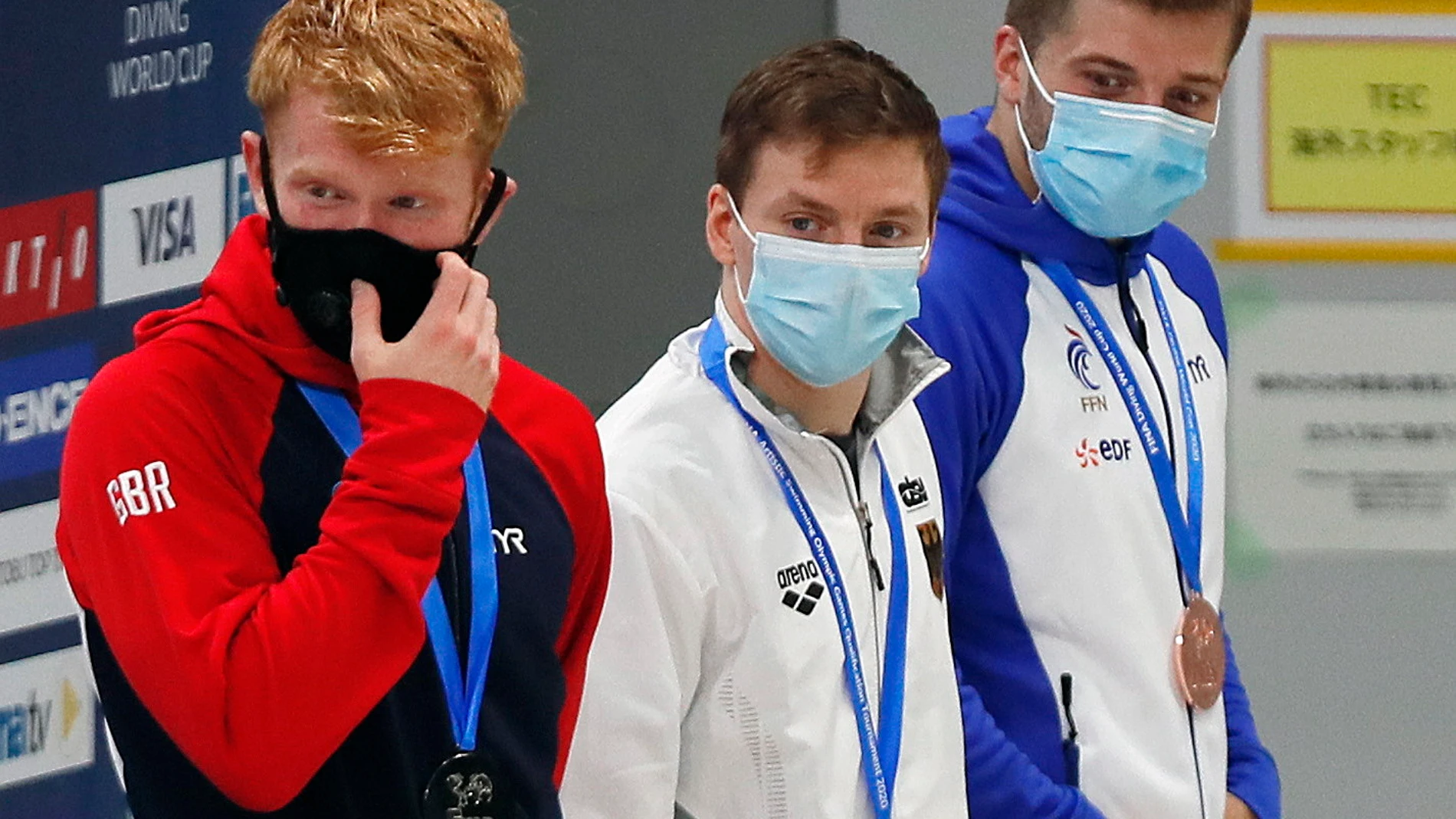 Tokyo (Japan), 06/05/2021.- Martin Wolfram (C) of Germany is flanked by silver medalist James Heatly (L) of Britain and bronze medalist Alexis Jandard (R) of France on podium after winning the men's 3m springboard final of the FINA Diving World Cup 2021 at Tokyo Aquatics Center in Tokyo, Japan, 06 May 2021. (Francia, Alemania, Japón, Reino Unido, Tokio) EFE/EPA/KIMIMASA MAYAMA