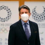 Tokyo (Japan), 07/05/2021.- Sebastian Coe, World Athletics President, looks on during his meeting with Tokyo Governor Yuriko Koike (not pictured) at the Tokyo Metropolitan Government office in Tokyo, Japan, 07 May 2021. (Japón, Tokio) EFE/EPA/KIMIMASA MAYAMA