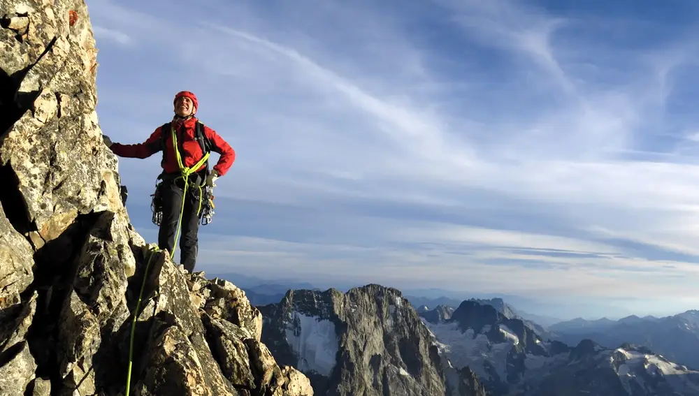 Jordi Bou, en el macizo des Écrins en los Alpes franceses. En esta ocasión realizaron una ascensión en el día superando los 1.200 metros de desnivel hasta alcanzar la cima. Tres horas y media en la aproximación y 12 horas de escalada