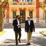 El presidente de la Junta, Alfonso Fernández Mañueco, recibe al consejero Jesús Julio Carnero