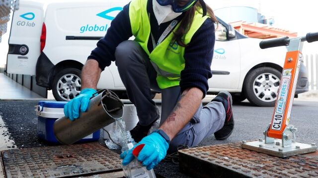 La medición de los niveles de SARS-CoV-2 en aguas residuales
