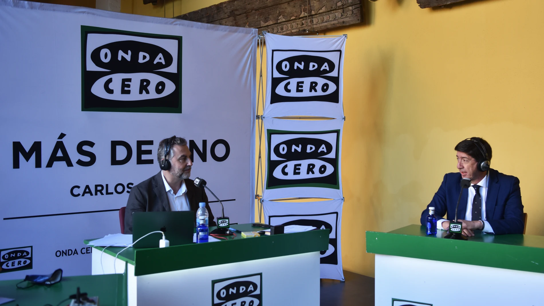 Juan Marín con Carlos Alsina durante la entrevista en Onda Cero