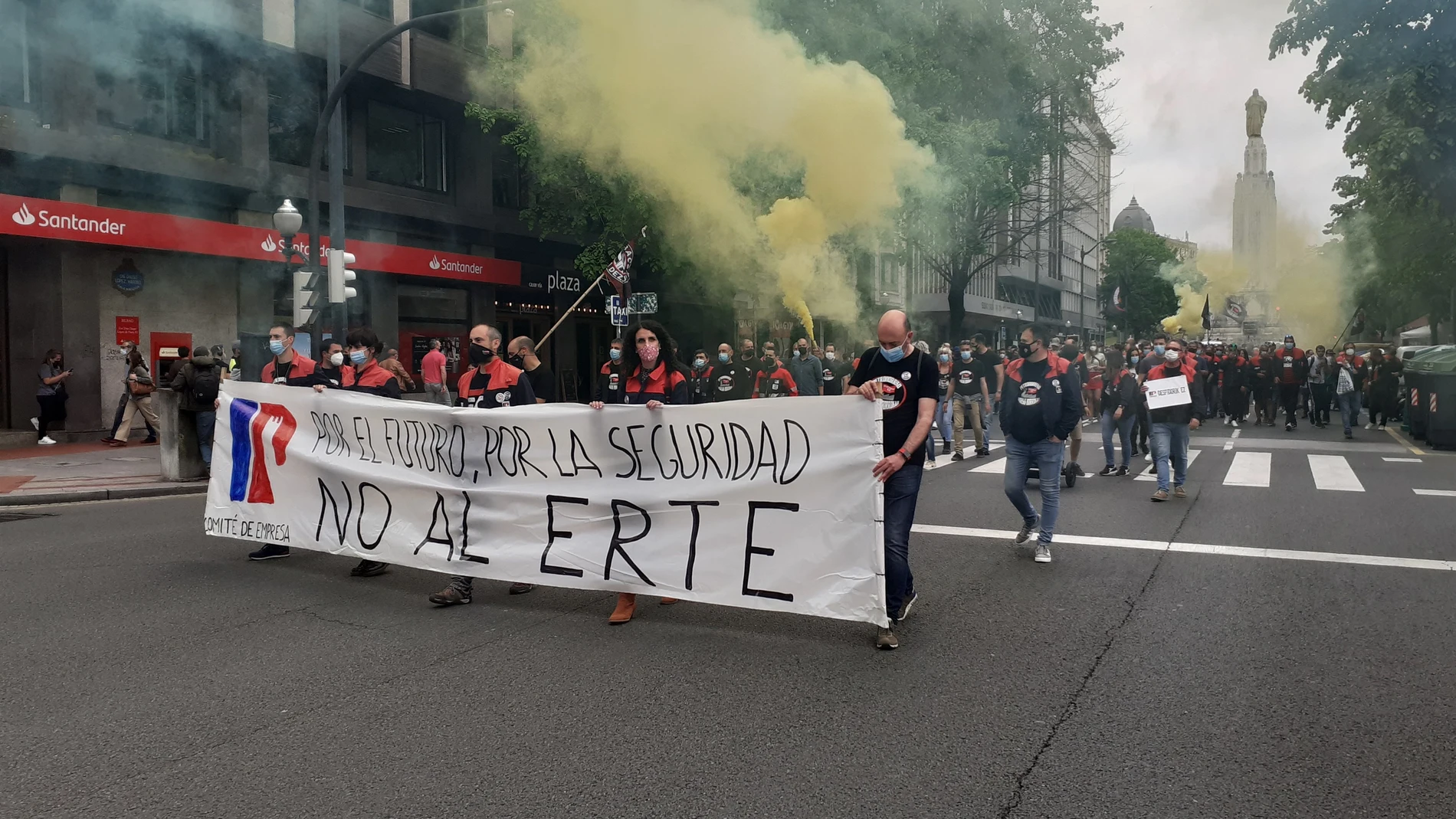 Manifestación de trabajadores de Petronor contra el ERTE en Bilbao