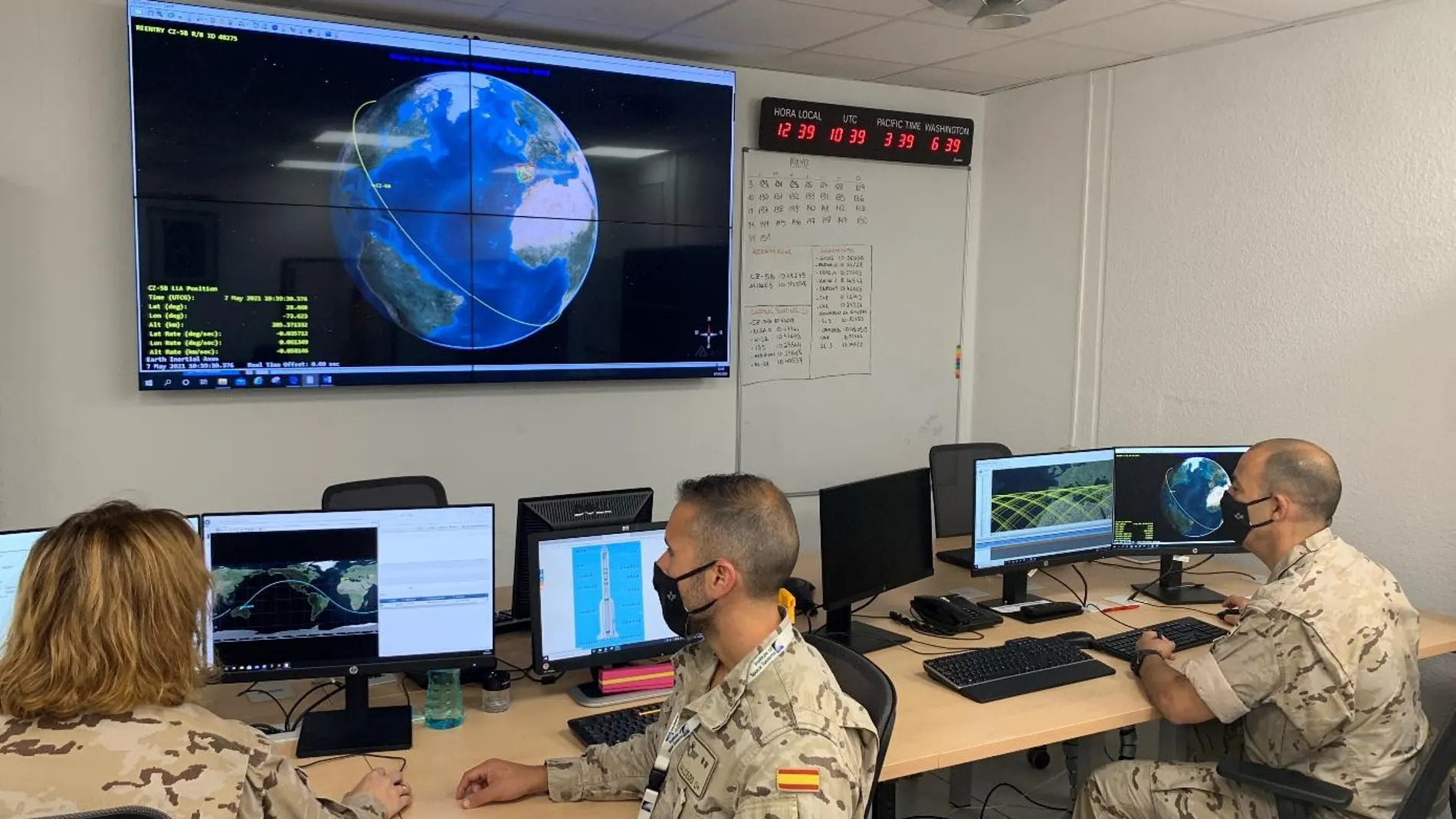 Efectivos del Ejército del Aire en el Centro de Operaciones de Vigilancia Espacial (COVE)