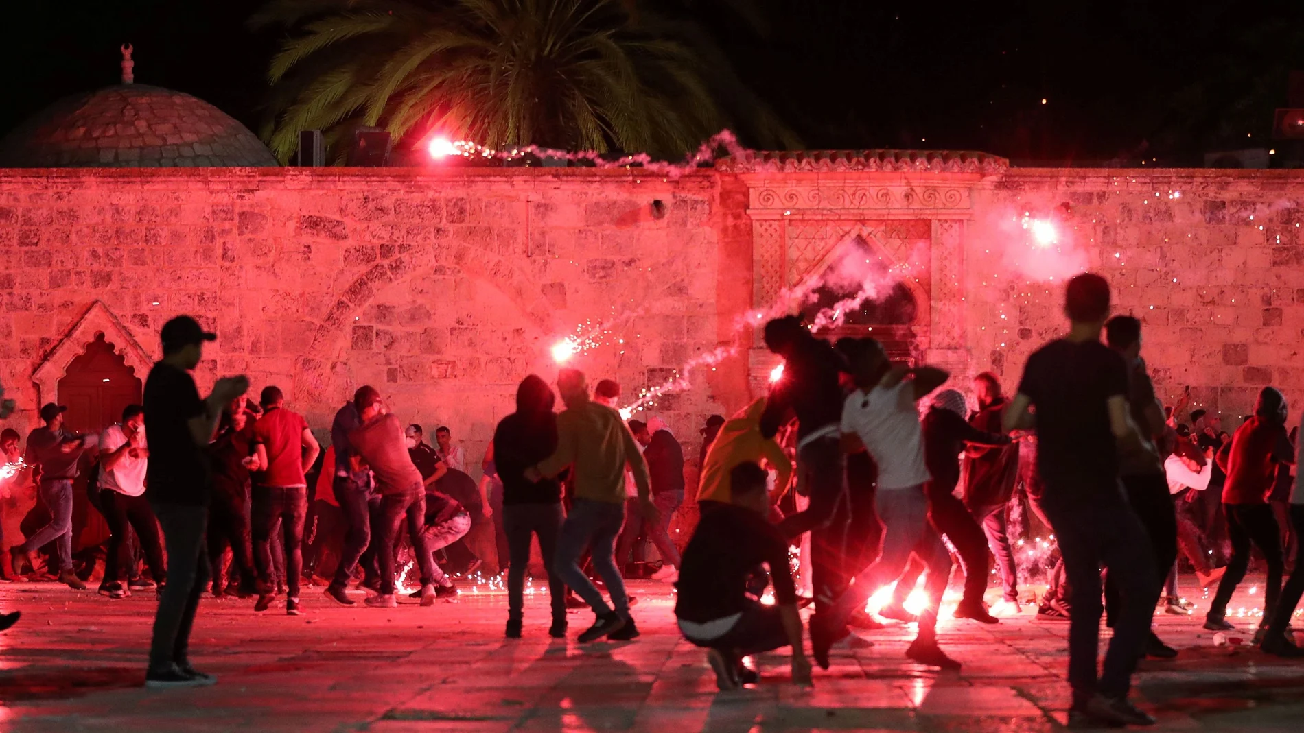 Enfrentamientos entre policías israelíes y jóvenes palestinos anoche en Jerusalén Este