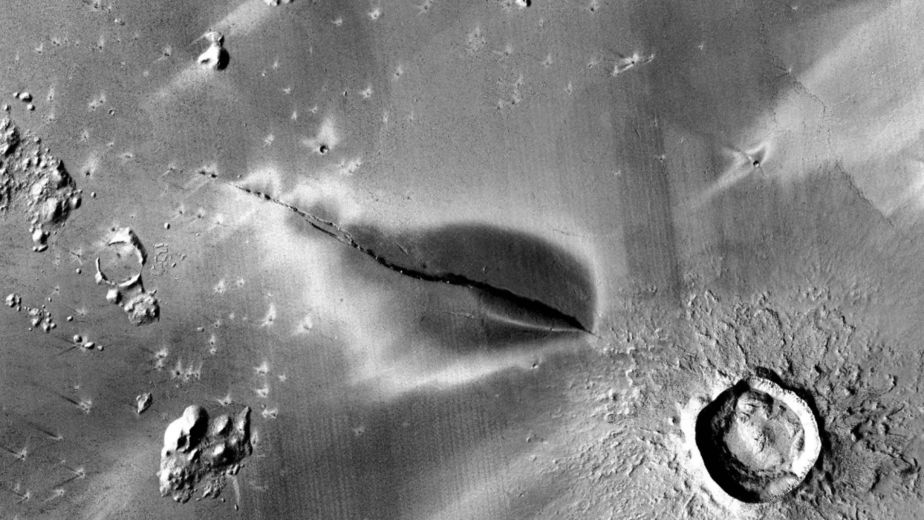 La fisura marciana que presenta signos de actividad volcánica reciente.