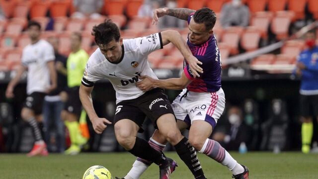 El defensa del Valencia, Hugo Guillamón. EFE/Manuel Bruque