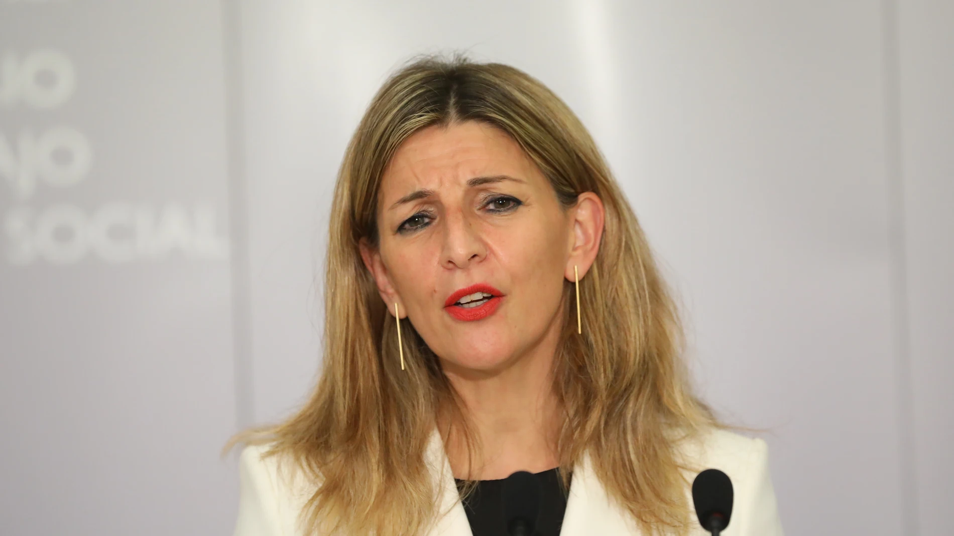 Imagen de archivo de la ministra de Trabajo, Yolanda Díaz, recibiendo en la sede del ministerio a Gabriel Rufián, portavoz de Esquerra Republicana de Cataluña.