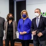 De I a D: el presidente de CEOE Castilla y León, Santiago Aparicio; la gerente de la FES, Beatriz Escudero; la presidenta de la Fundación CEOE, Fátima Báñez; y el presidente de FES, Andrés Ortega; a su llegada a la FES