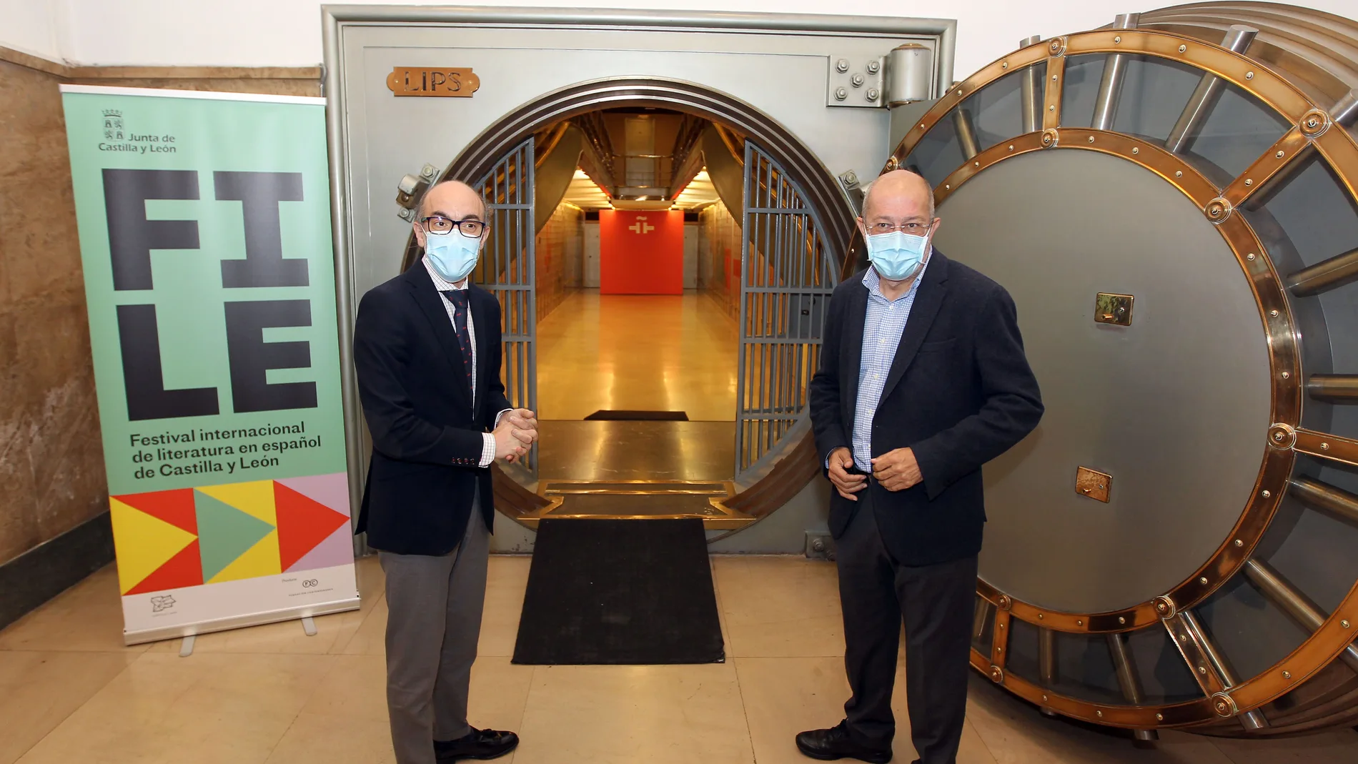 El vicepresidente Francisco Igea y el consejero de Cultura y Turismo, Javier Ortega, antes de presentar el Festival Internacional de la Literatura en Español (FILE) en el Instituto Cervantes de Madrid