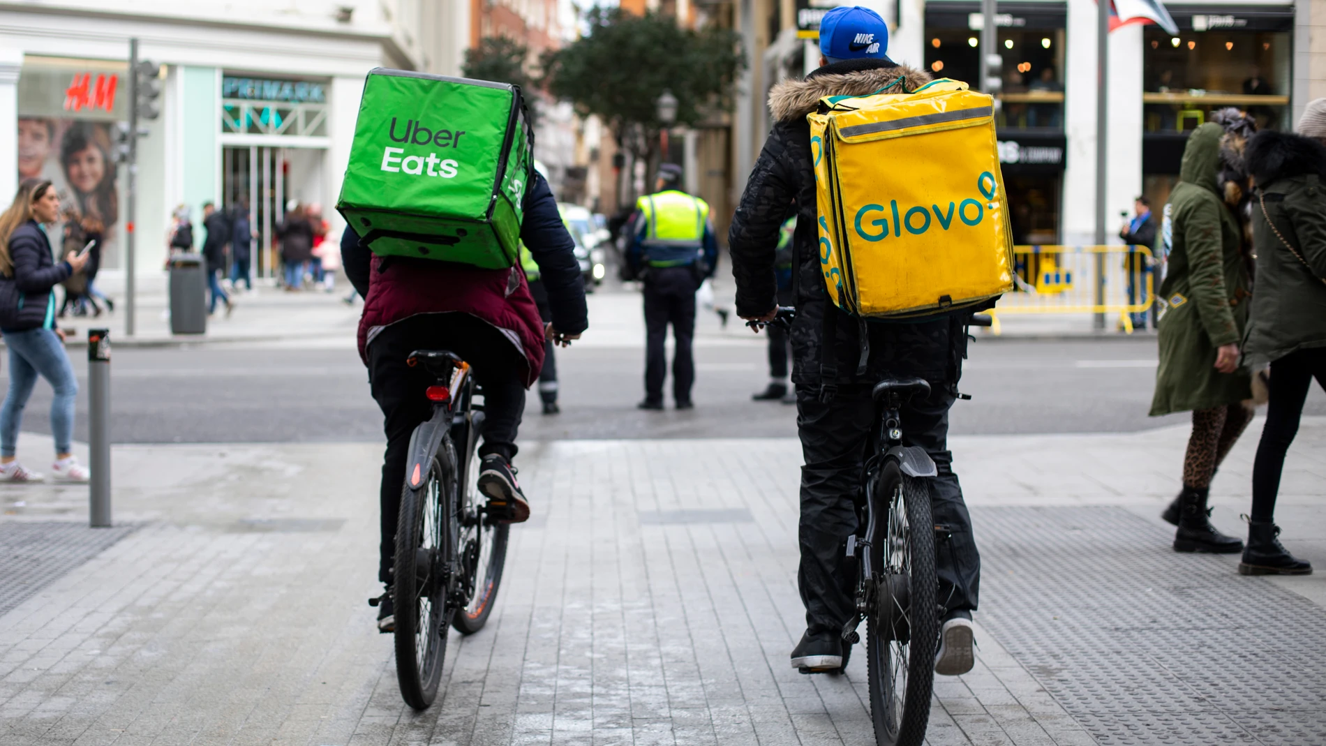 "Riders" de Uber y Glovo por el centro de Madrid