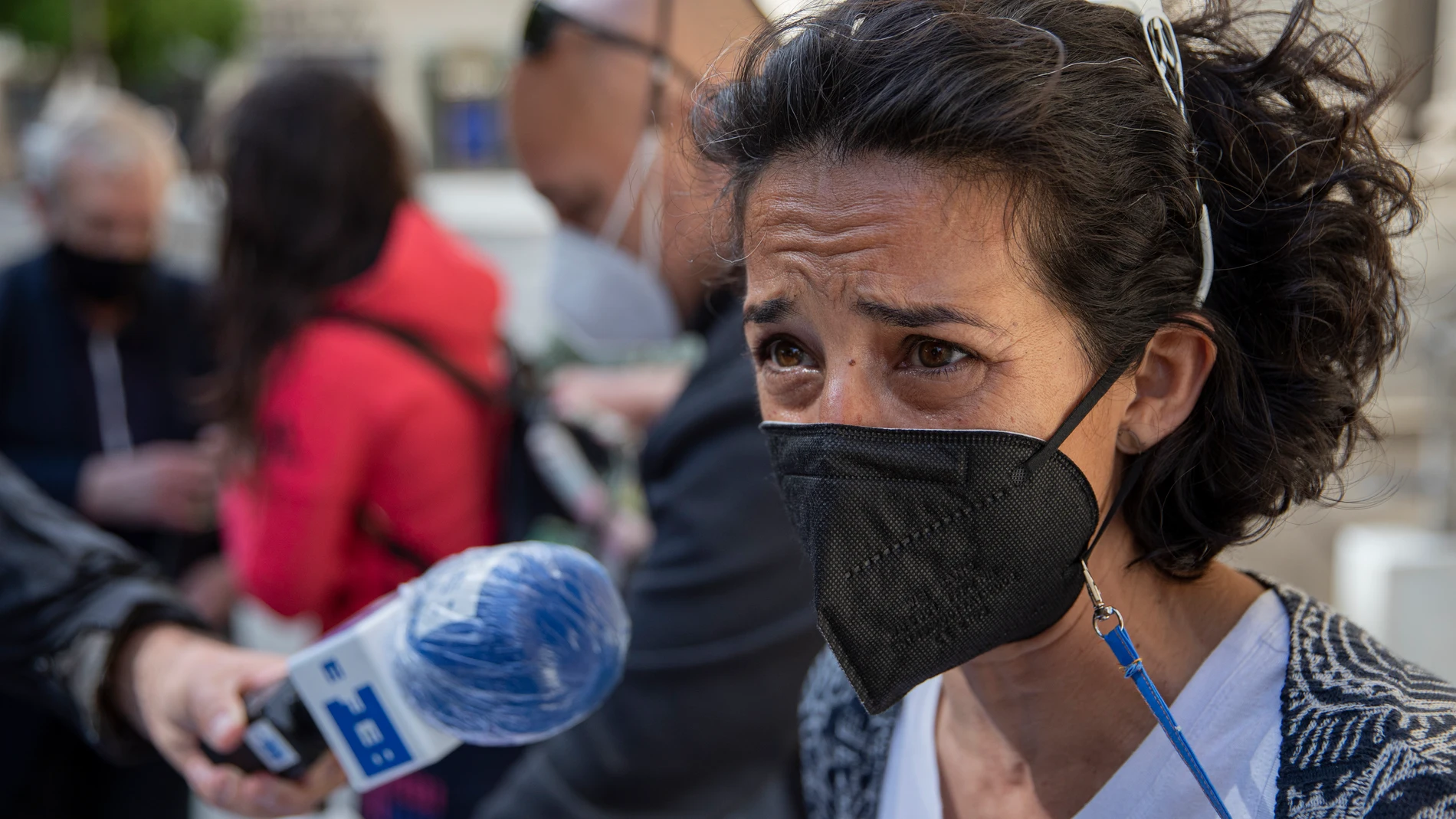Patricia Ramírez (d), la madre del niño Gabriel Cruz