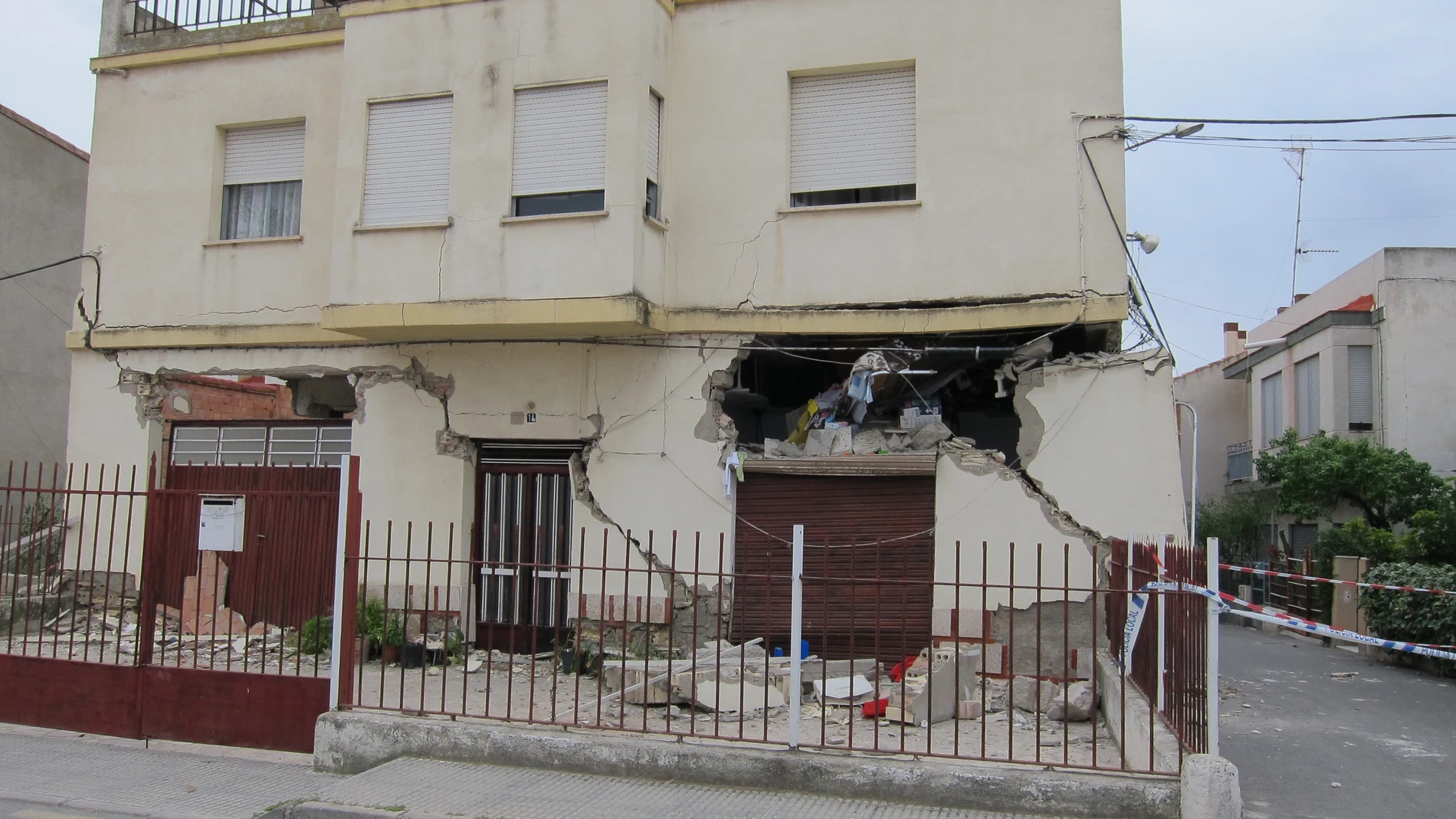 Casa destrozada por el terremoto