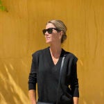 Amelia Bono con total look negro.