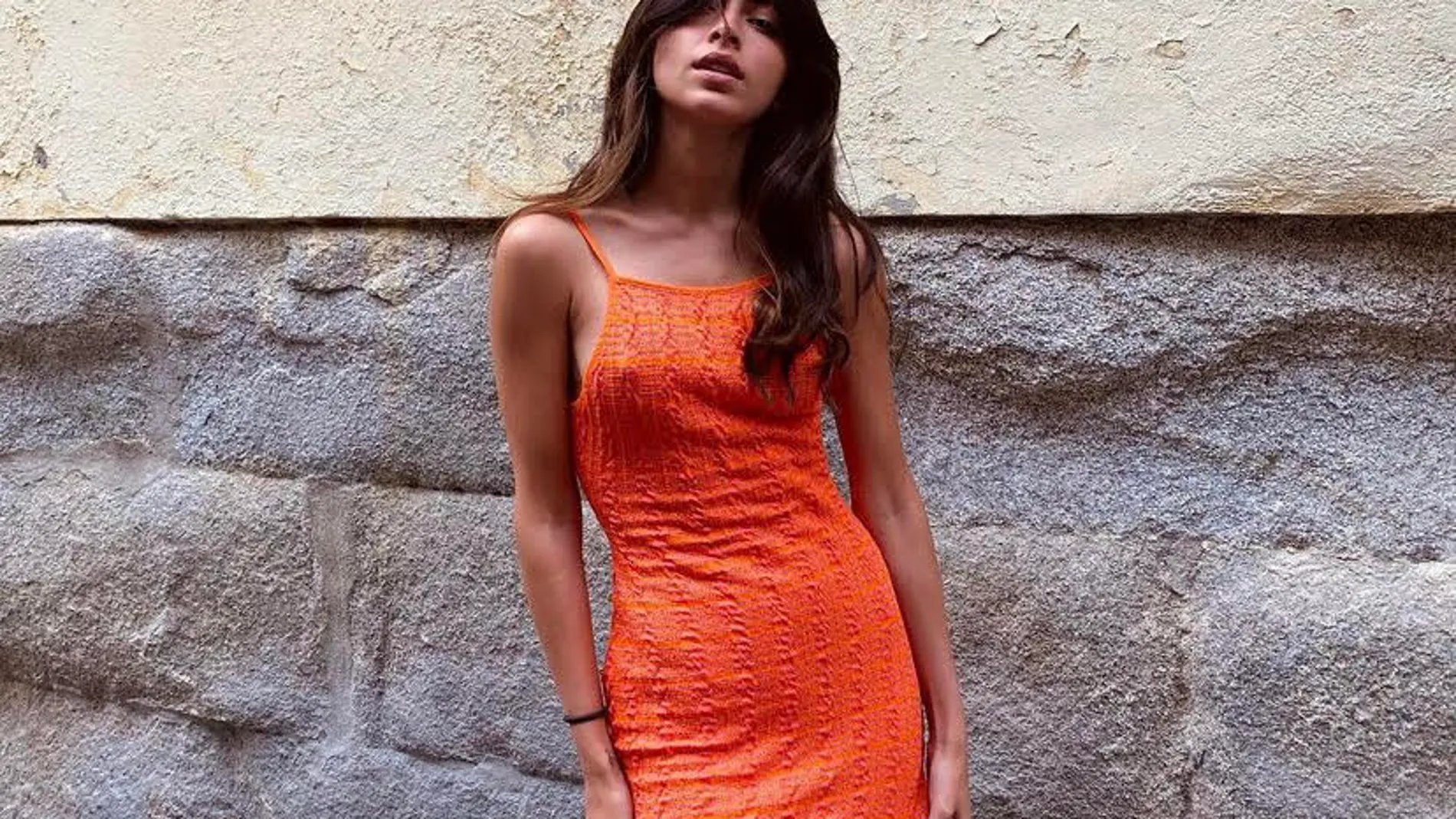 Lucía Rivera sabe que este es el vestido naranja de que lo VA A este verano en Instagram