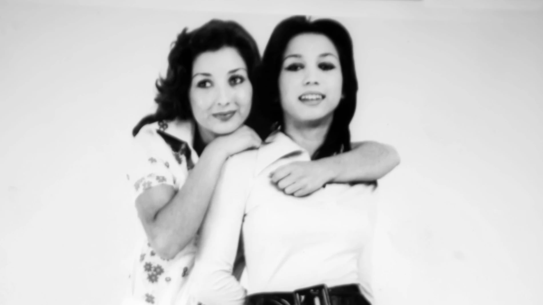 Las hermanas Tina Y Carmela Muñoz en el año 1973