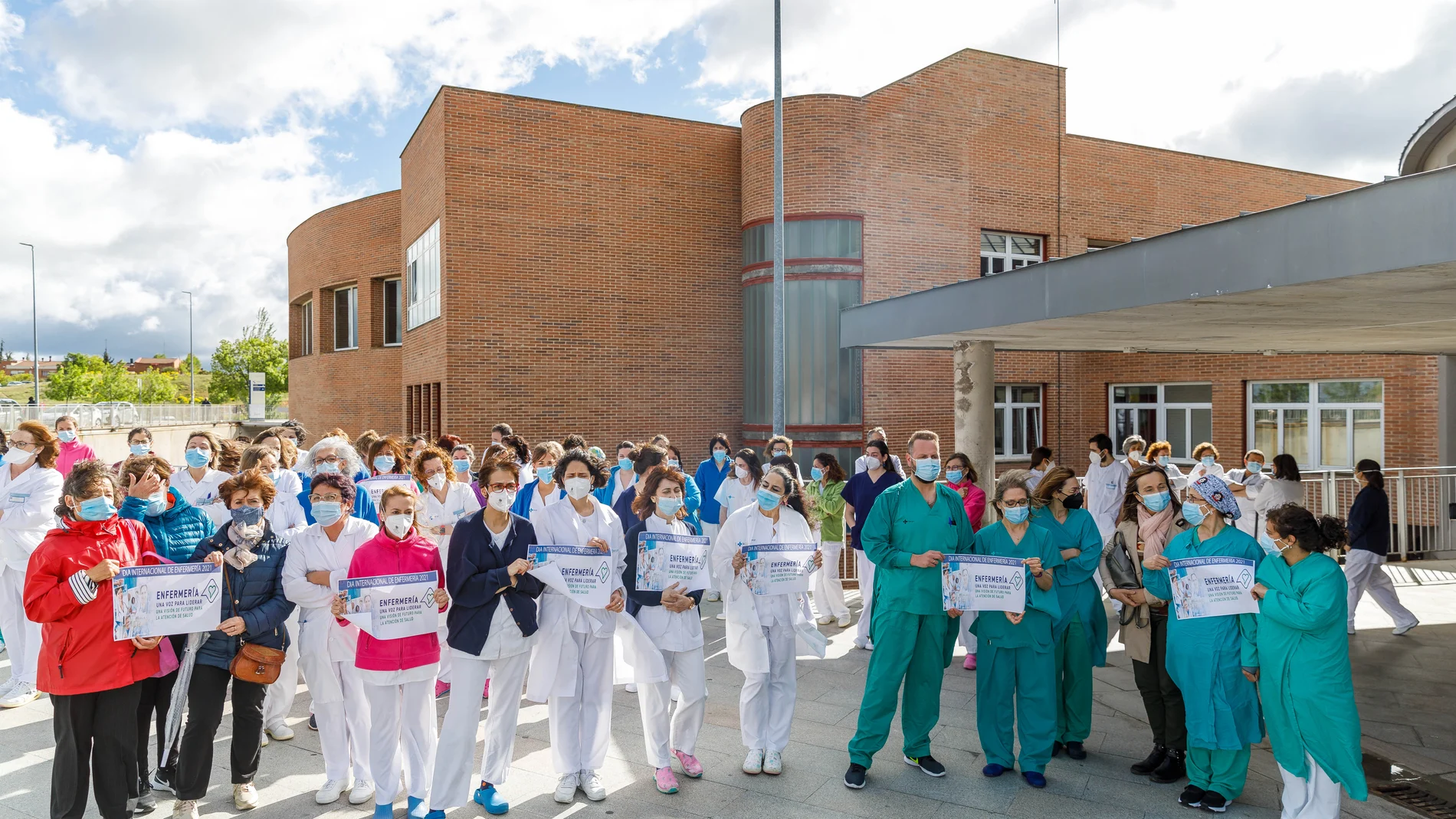 El Colegio de Enfermería de Segovia convoca un minuto de silencio en recuerdo de los sanitarios fallecidos por la Covid-19 y de todos los que siguen luchando contra el virus sin descanso