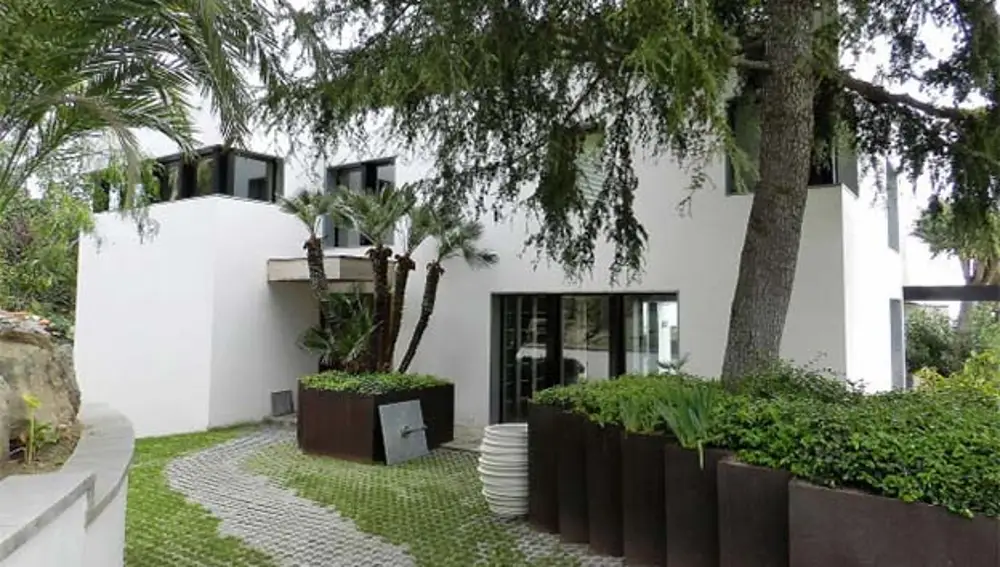 Exterior de la casa que Pep Guardiola y su mujer han comprado por 10 millones de euros en Barcelona.