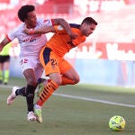 Maxi Gómez con el Valencia frente al Sevilla.