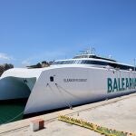 Imagen del 'fast ferry' de Balearia 'Eleanor Roosevelt' que hoy ha sido `presentado en el puerto de Dénia.EFE/ Natxo Frances