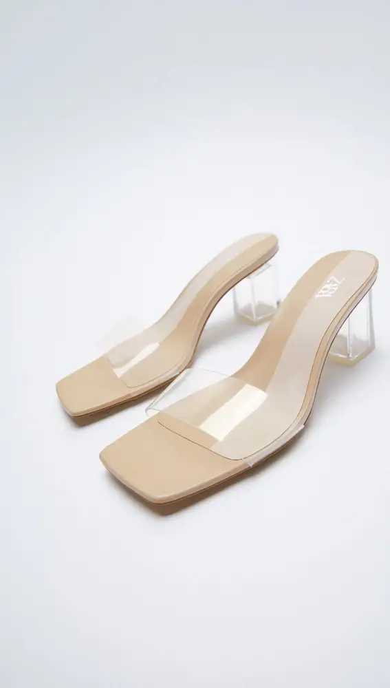 Sandalia transparente punta cuadrada de Zara