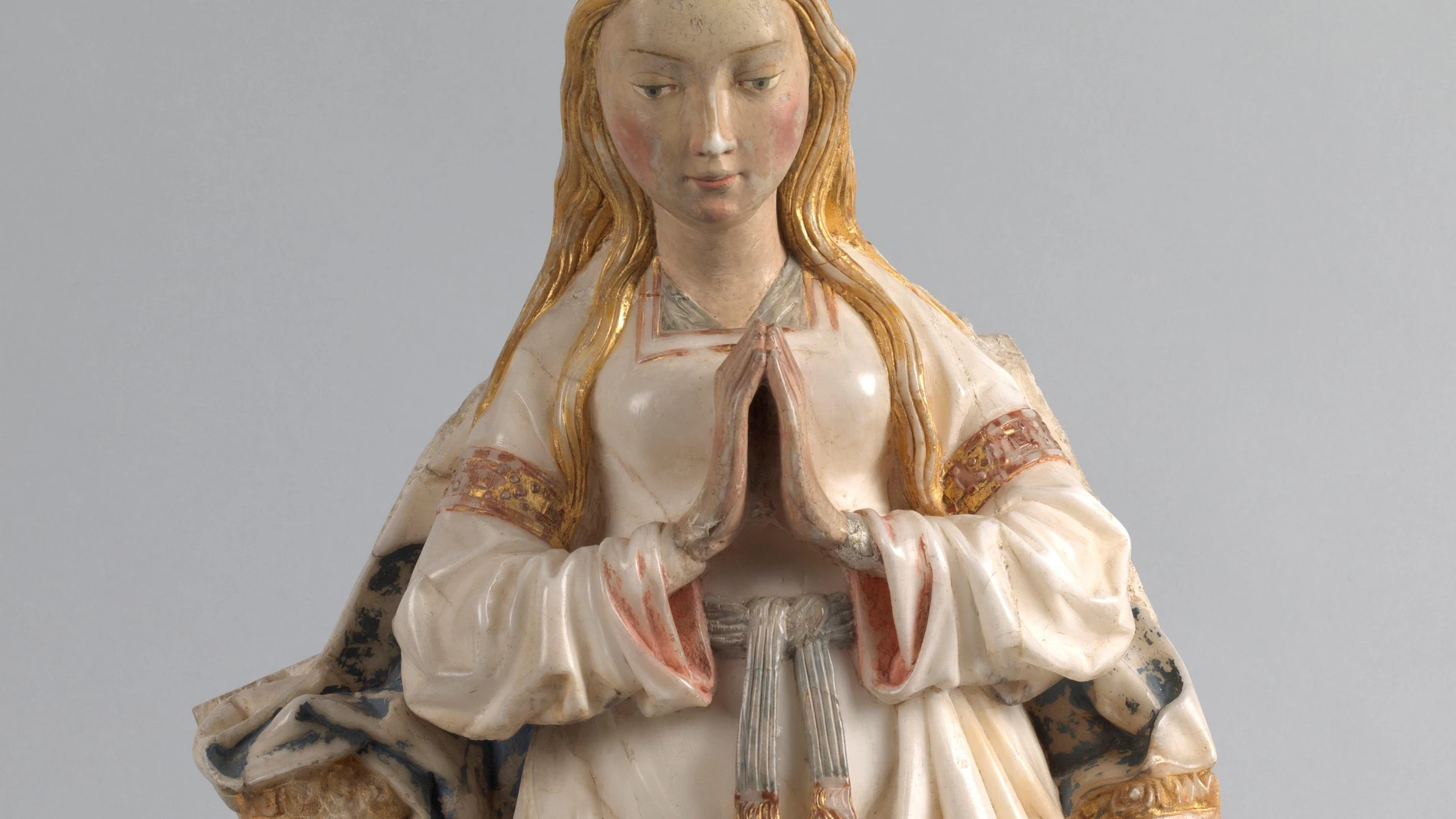 La escultura "Virgen orante entronizada"