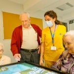 Las unidades de convivencia permiten a las personas mayores vivir en grupos compactos, fomentando la relación diaria con compañeros y auxiliares.