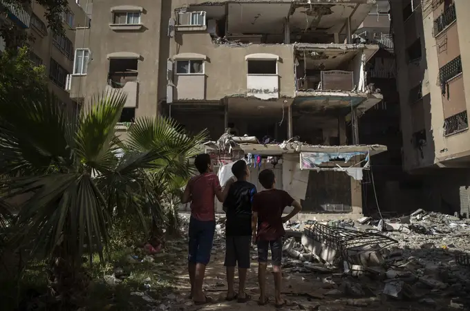 La desesperación de la pequeña colonia de españoles en Gaza: «Somos testigos del intenso bombardeo por tierra, mar y aire»