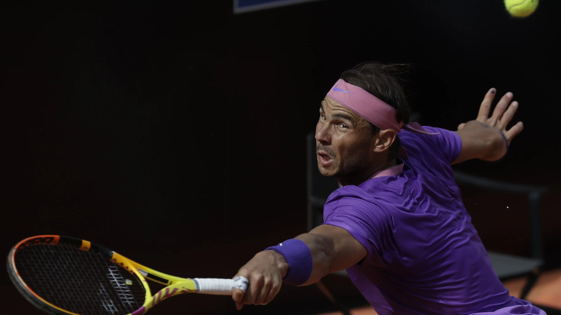 Nadal responde a uno de los cañonazos de Opelka en las semifinales del Masters 1.000 de Roma