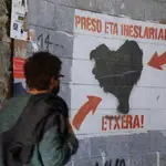 Cartel reivindicando el acercamiento de presos de ETA